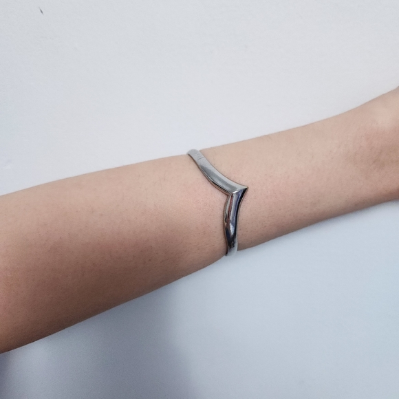 Vintage Silver Avon Chevron Bracelet - Picture 14 of 15